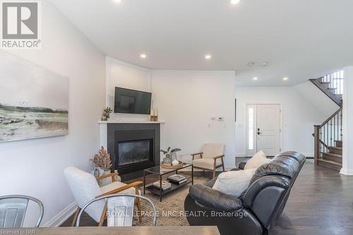 20 Jubilee Drive, St. Catharines (444 - Carlton/Bunting), ON - Indoor Photo Showing Living Room With Fireplace