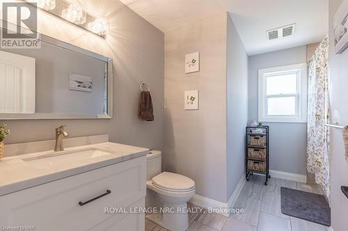 20 Jubilee Drive, St. Catharines (444 - Carlton/Bunting), ON - Indoor Photo Showing Bathroom