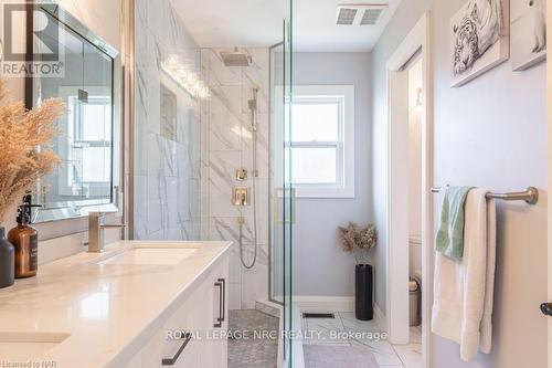 20 Jubilee Drive, St. Catharines (444 - Carlton/Bunting), ON - Indoor Photo Showing Bathroom