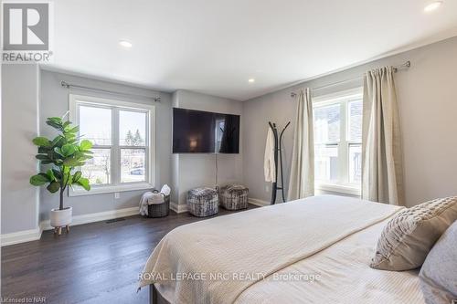 20 Jubilee Drive, St. Catharines (444 - Carlton/Bunting), ON - Indoor Photo Showing Bedroom