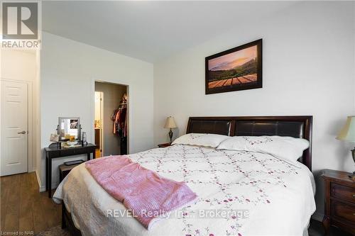 23 Cosmopolitan, St. Catharines (444 - Carlton/Bunting), ON - Indoor Photo Showing Bedroom