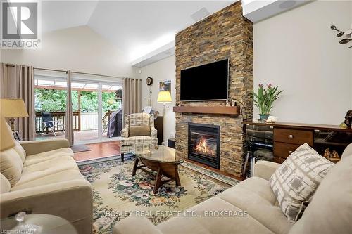 Th 9 - 678 Line 2 Road, Niagara-On-The-Lake (108 - Virgil), ON - Indoor Photo Showing Living Room With Fireplace