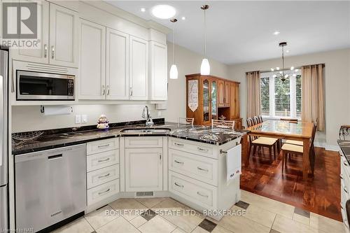 Th 9 - 678 Line 2 Road, Niagara-On-The-Lake (108 - Virgil), ON - Indoor Photo Showing Kitchen With Upgraded Kitchen