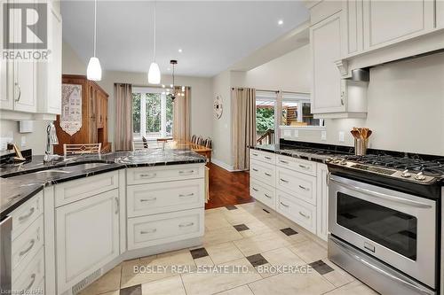 Th 9 - 678 Line 2 Road, Niagara-On-The-Lake (108 - Virgil), ON - Indoor Photo Showing Kitchen With Double Sink With Upgraded Kitchen