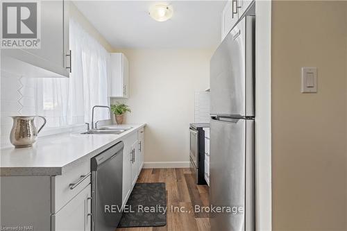 2 - 71 Hagey Avenue, Fort Erie (332 - Central), ON - Indoor Photo Showing Kitchen