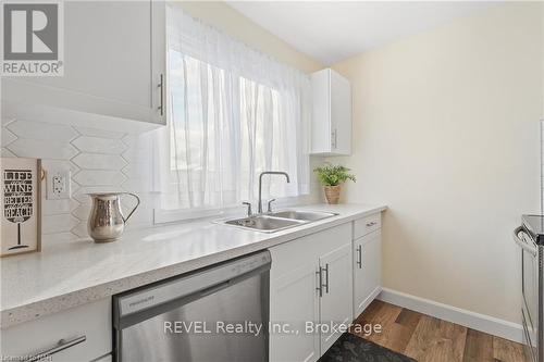 2 - 71 Hagey Avenue, Fort Erie (332 - Central), ON - Indoor Photo Showing Kitchen With Double Sink