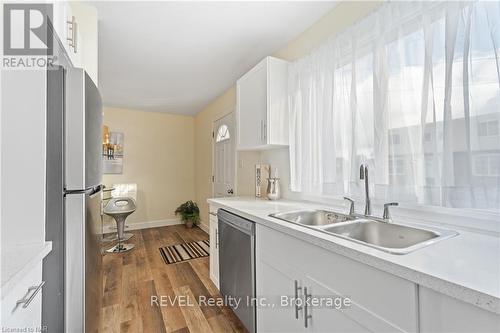 2 - 71 Hagey Avenue, Fort Erie (332 - Central), ON - Indoor Photo Showing Kitchen With Double Sink