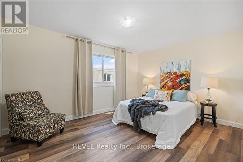 2 - 71 Hagey Avenue, Fort Erie (332 - Central), ON - Indoor Photo Showing Bedroom