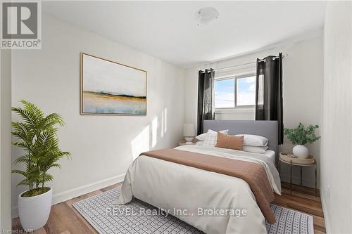 2 - 71 Hagey Avenue, Fort Erie (332 - Central), ON - Indoor Photo Showing Bedroom