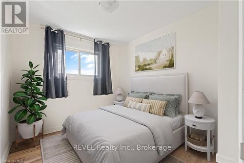 2 - 71 Hagey Avenue, Fort Erie (332 - Central), ON - Indoor Photo Showing Bedroom