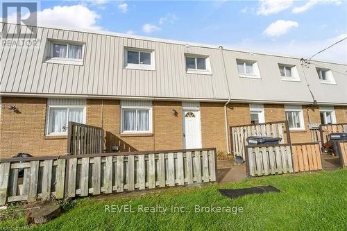 2 - 71 Hagey Avenue, Fort Erie (332 - Central), ON - Outdoor