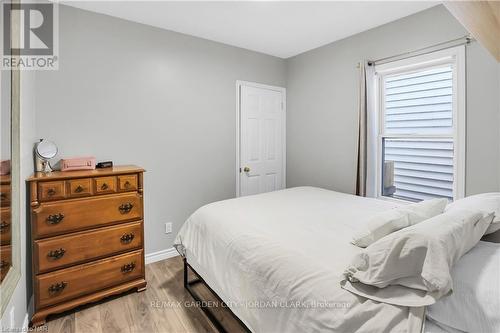 15 Jones Street, St. Catharines (451 - Downtown), ON - Indoor Photo Showing Bedroom