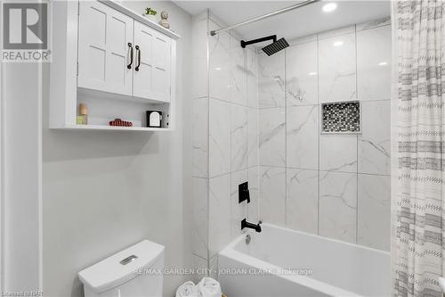 15 Jones Street, St. Catharines (451 - Downtown), ON - Indoor Photo Showing Bathroom