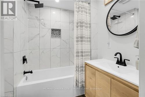 15 Jones Street, St. Catharines (451 - Downtown), ON - Indoor Photo Showing Bathroom