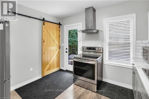 15 Jones Street, St. Catharines (451 - Downtown), ON - Indoor Photo Showing Kitchen