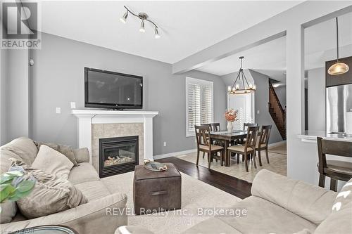 17 - 380 Lake Street, Grimsby (540 - Grimsby Beach), ON - Indoor Photo Showing Living Room With Fireplace