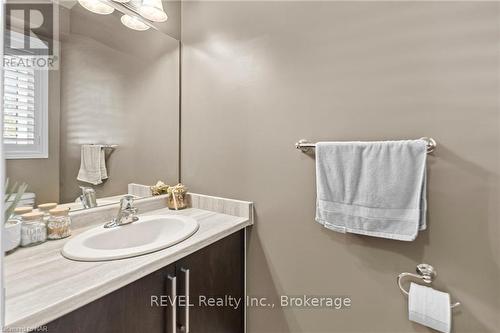 17 - 380 Lake Street, Grimsby (540 - Grimsby Beach), ON - Indoor Photo Showing Bathroom