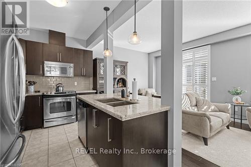 17 - 380 Lake Street, Grimsby (540 - Grimsby Beach), ON - Indoor Photo Showing Kitchen With Double Sink With Upgraded Kitchen