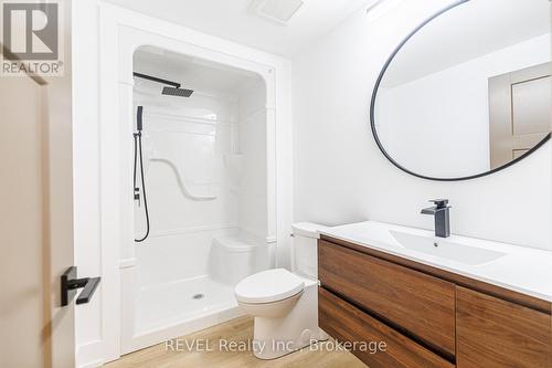 3747 Dominion Road, Fort Erie (335 - Ridgeway), ON - Indoor Photo Showing Bathroom