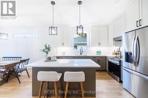 3747 Dominion Road, Fort Erie (335 - Ridgeway), ON - Indoor Photo Showing Kitchen With Upgraded Kitchen