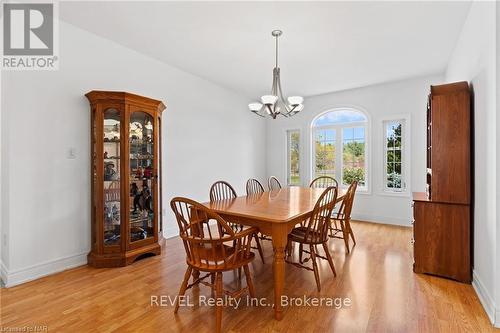 7904 Netherby Road, Niagara Falls (873 - Bethel), ON - Indoor Photo Showing Dining Room