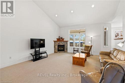 7904 Netherby Road, Niagara Falls (873 - Bethel), ON - Indoor Photo Showing Living Room With Fireplace