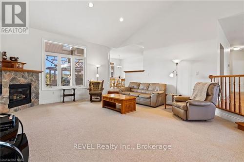 7904 Netherby Road, Niagara Falls (873 - Bethel), ON - Indoor Photo Showing Living Room With Fireplace