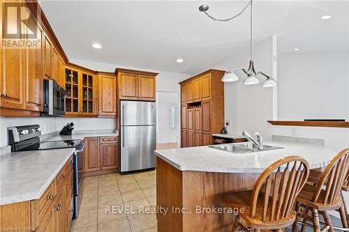 7904 Netherby Road, Niagara Falls (873 - Bethel), ON - Indoor Photo Showing Kitchen With Double Sink