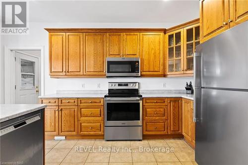 7904 Netherby Road, Niagara Falls (873 - Bethel), ON - Indoor Photo Showing Kitchen