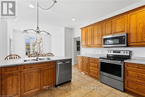 7904 Netherby Road, Niagara Falls (873 - Bethel), ON - Indoor Photo Showing Kitchen With Double Sink