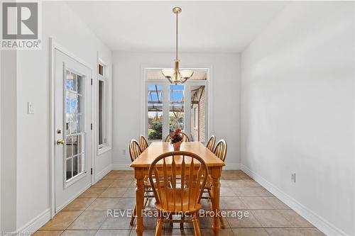 7904 Netherby Road, Niagara Falls (873 - Bethel), ON - Indoor Photo Showing Dining Room