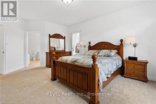 7904 Netherby Road, Niagara Falls (873 - Bethel), ON - Indoor Photo Showing Bedroom