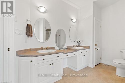 7904 Netherby Road, Niagara Falls (873 - Bethel), ON - Indoor Photo Showing Bathroom