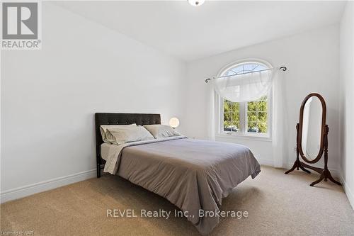 7904 Netherby Road, Niagara Falls (873 - Bethel), ON - Indoor Photo Showing Bedroom