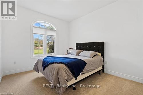 7904 Netherby Road, Niagara Falls (873 - Bethel), ON - Indoor Photo Showing Bedroom