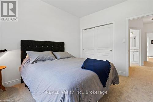 7904 Netherby Road, Niagara Falls (873 - Bethel), ON - Indoor Photo Showing Bedroom