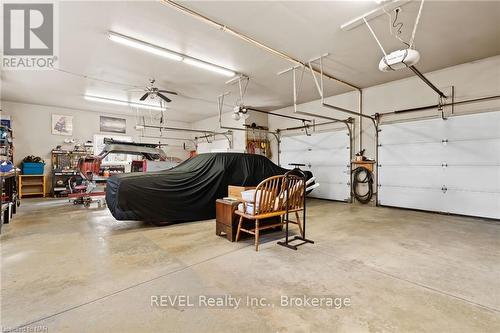 7904 Netherby Road, Niagara Falls (873 - Bethel), ON - Indoor Photo Showing Garage