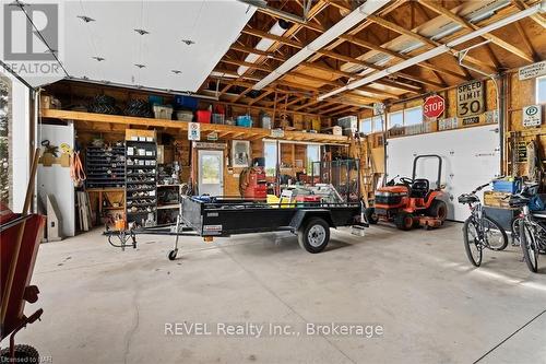 7904 Netherby Road, Niagara Falls (873 - Bethel), ON - Indoor Photo Showing Garage