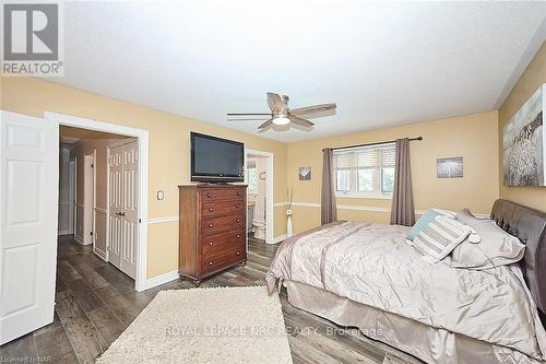 3378 Saint Patrick Avenue, Niagara Falls (206 - Stamford), ON - Indoor Photo Showing Bedroom