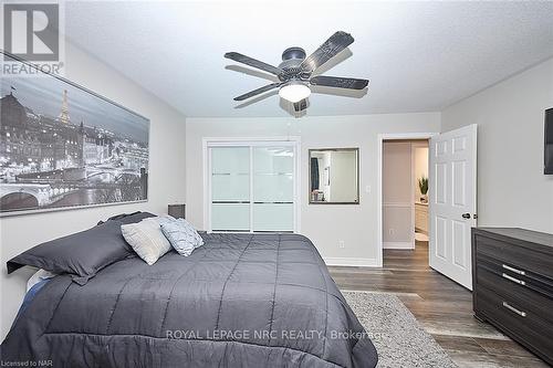 3378 Saint Patrick Avenue, Niagara Falls (206 - Stamford), ON - Indoor Photo Showing Bedroom