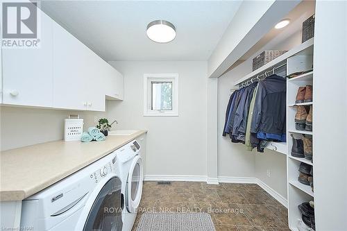 3378 Saint Patrick Avenue, Niagara Falls (206 - Stamford), ON - Indoor Photo Showing Laundry Room