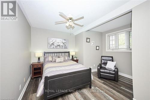 3378 Saint Patrick Avenue, Niagara Falls (206 - Stamford), ON - Indoor Photo Showing Bedroom