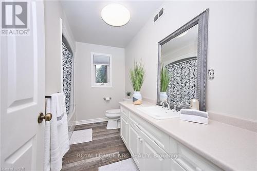 3378 Saint Patrick Avenue, Niagara Falls (206 - Stamford), ON - Indoor Photo Showing Bathroom