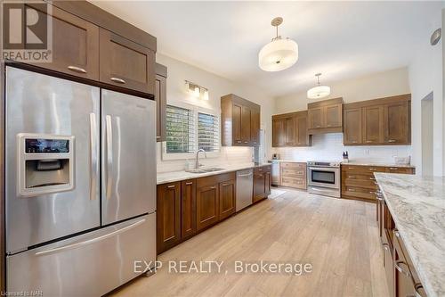 62 Wakil Drive, St. Catharines (461 - Glendale/Glenridge), ON - Indoor Photo Showing Kitchen