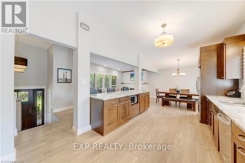 62 Wakil Drive, St. Catharines (461 - Glendale/Glenridge), ON - Indoor Photo Showing Kitchen