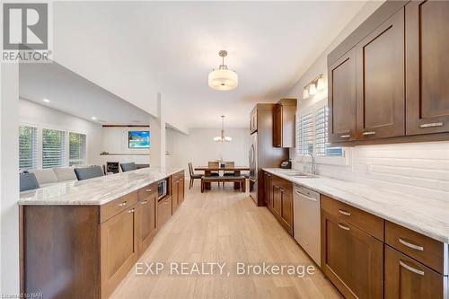 62 Wakil Drive, St. Catharines (461 - Glendale/Glenridge), ON - Indoor Photo Showing Kitchen With Double Sink