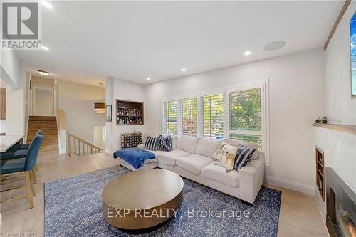 62 Wakil Drive, St. Catharines (461 - Glendale/Glenridge), ON - Indoor Photo Showing Living Room