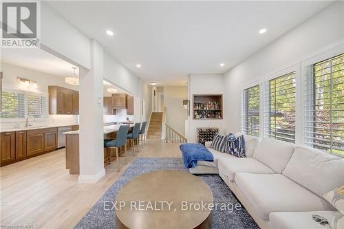 62 Wakil Drive, St. Catharines (461 - Glendale/Glenridge), ON - Indoor Photo Showing Living Room