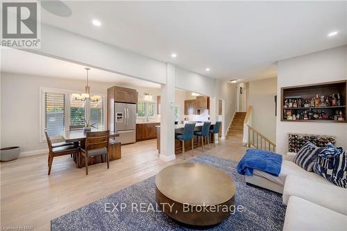 62 Wakil Drive, St. Catharines (461 - Glendale/Glenridge), ON - Indoor Photo Showing Living Room