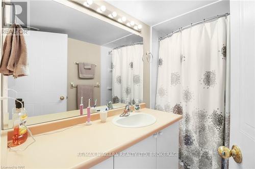 303 - 5100 Dorchester Road, Niagara Falls (212 - Morrison), ON - Indoor Photo Showing Bathroom